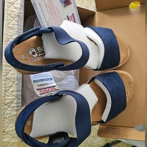Sketchers Memory Foam Sandals Blue Size 8